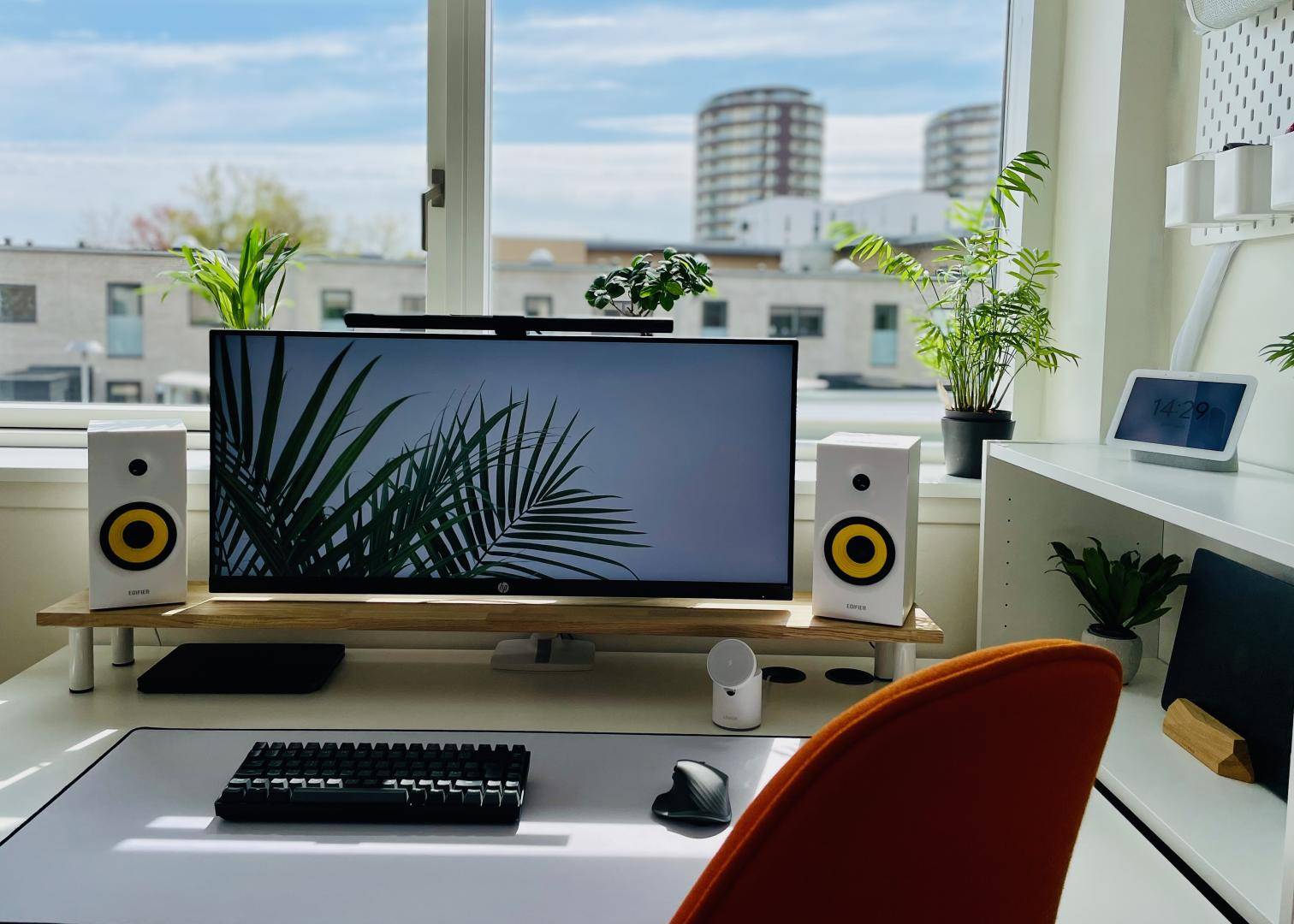 Using a desk shelf with your home office setup - Minimal Desk Setups